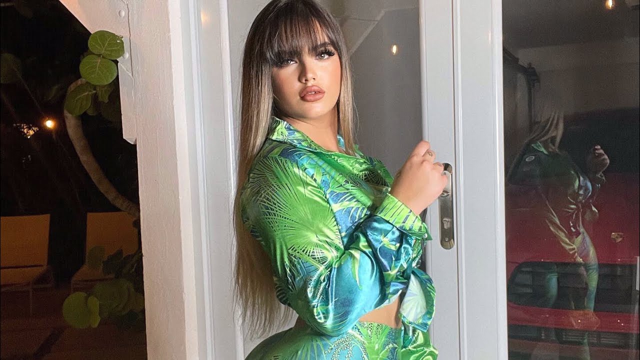 Elly La Bella ~ plus size curvy beauty ~ bio,facts,wiki,networth ~ InstaModels