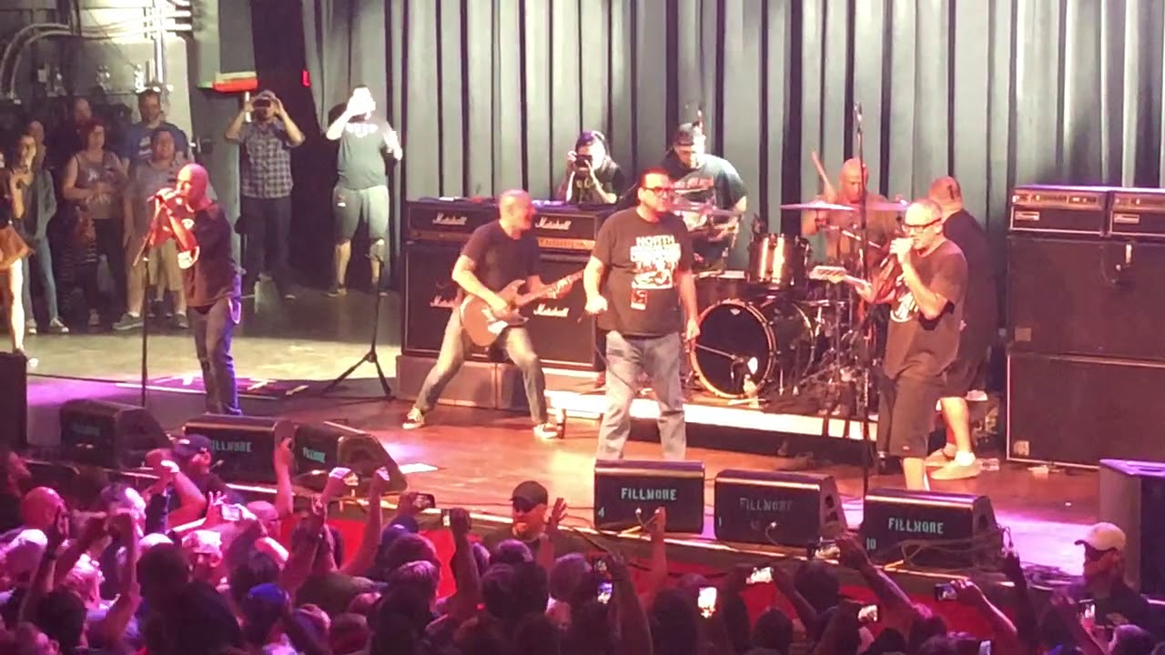 Descendents with Dez + Robo Black Flag play Rise Above and Six Pack