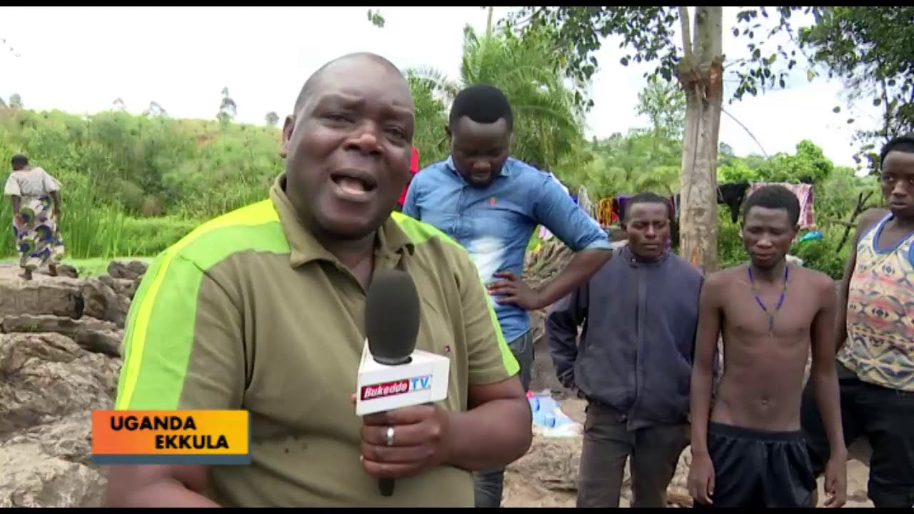 UGANDA  EKKULA  :Tuli ku Kitagata hot spring B