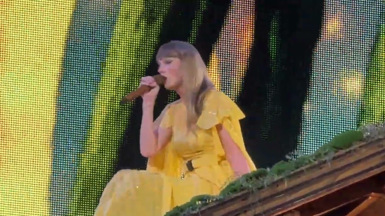 Taylor Swift - Cardigan (Live at The Eras Tour London Night 6)