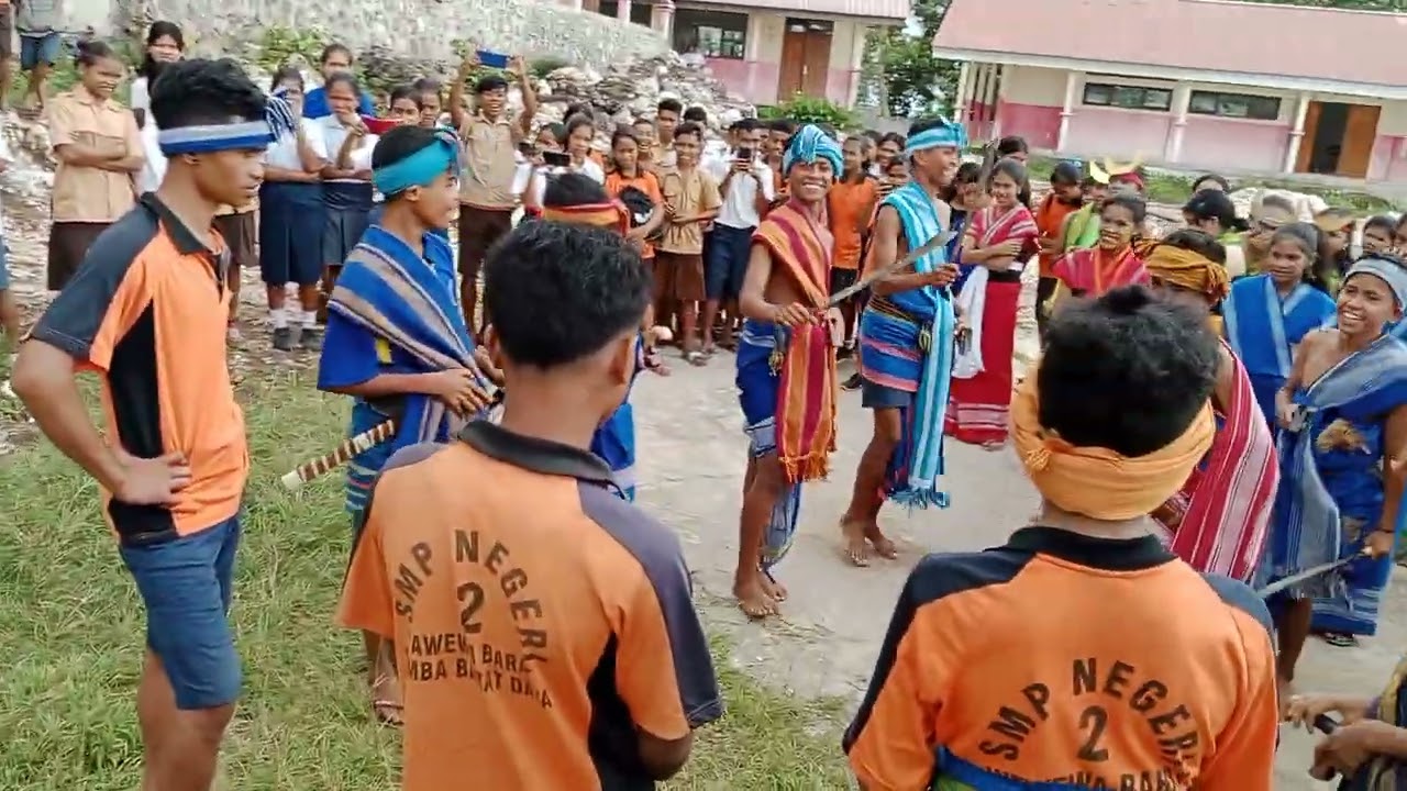 RATO ZAISO (Ketua Adat) Cilik Yang Viral Ole Siswa/Siswi SMP Negeri 2 Wewewa Barat