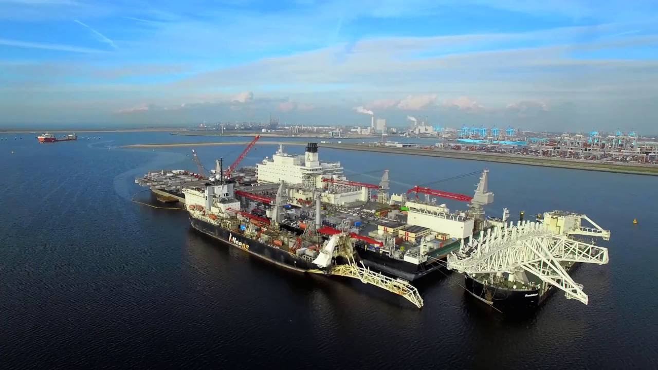 Dronevideo: Rotterdam Maasvlakte, Pioneering Spirit, China Shipping Lines, RWG Container Terminal