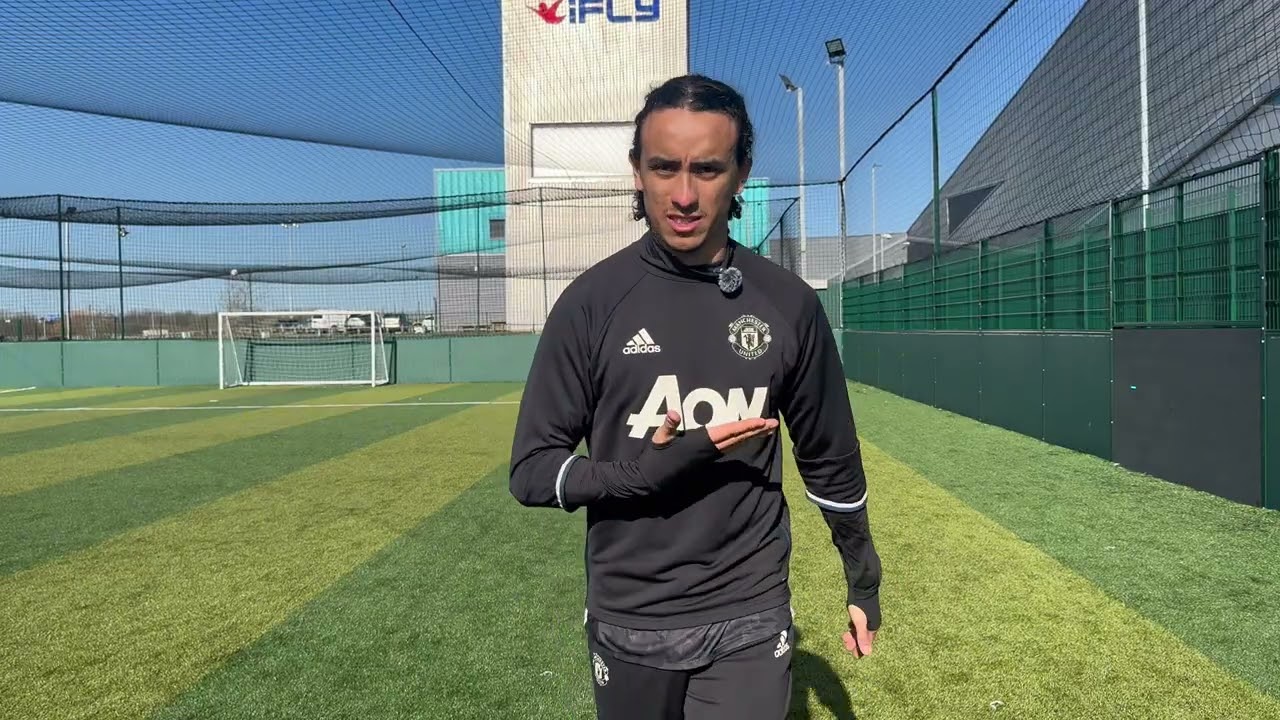 How Serious Footballers Develop Their Weak Foot...