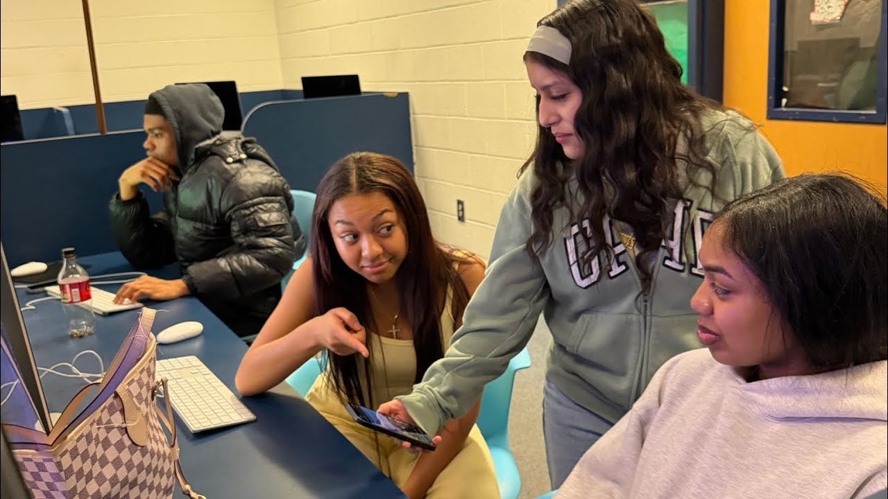 Хоуп и Фейт разработали план, согласно которому ученики должны были покинуть класс, устроив марш!