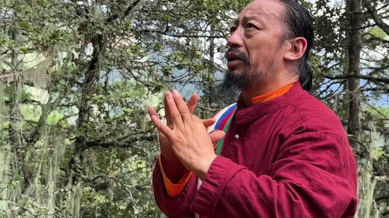 Baza Guru Mudra by H.H.Khenchen Lama Rinpoche