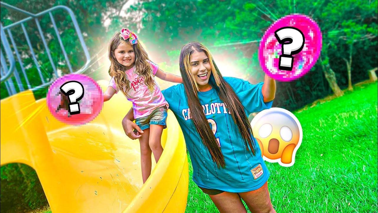 ENCONTRAMOS UM BRINQUEDO MUITO DIVERTIDO NO PARQUINHO!