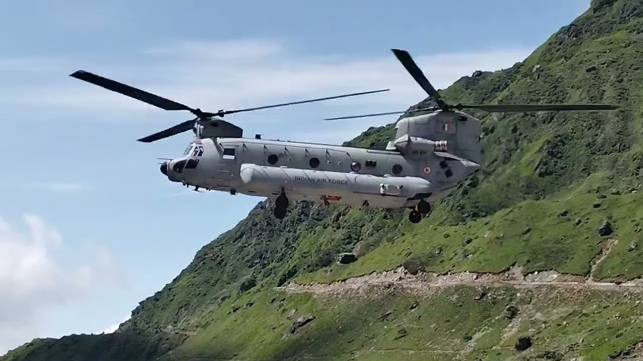 केदारनाथ में चिनुक से पहुंचाया जा रहे हैं ईंधन आप भी जरूर देखिएगा जय बाबा केदार#बाबकेदार