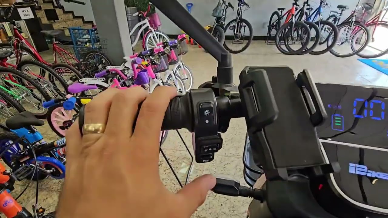 DUOS Fenix: O triciclo elétrico que vai revolucionar sua mobilidade! 🚀🔋