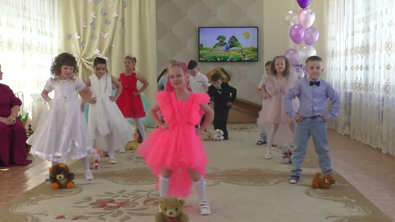 Танец  Праздник начинается с игрушками