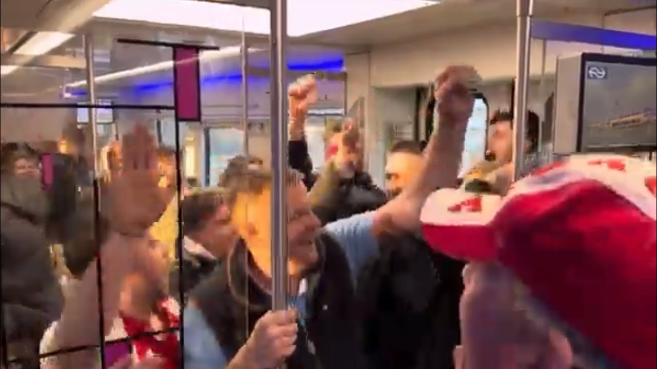Ajax and Aston Villa fans together in 1 train