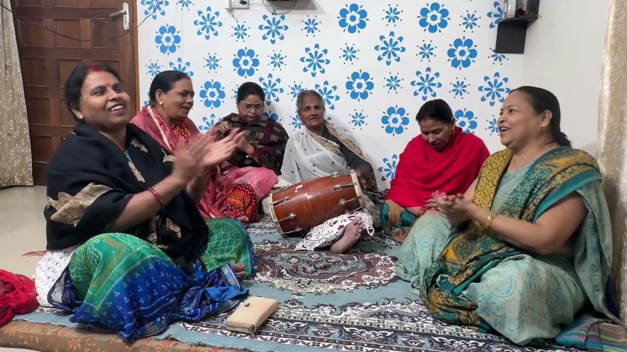 सुनिए मन को हर लेने वाला ये मधुर बन्ना-बन्नी गीत…