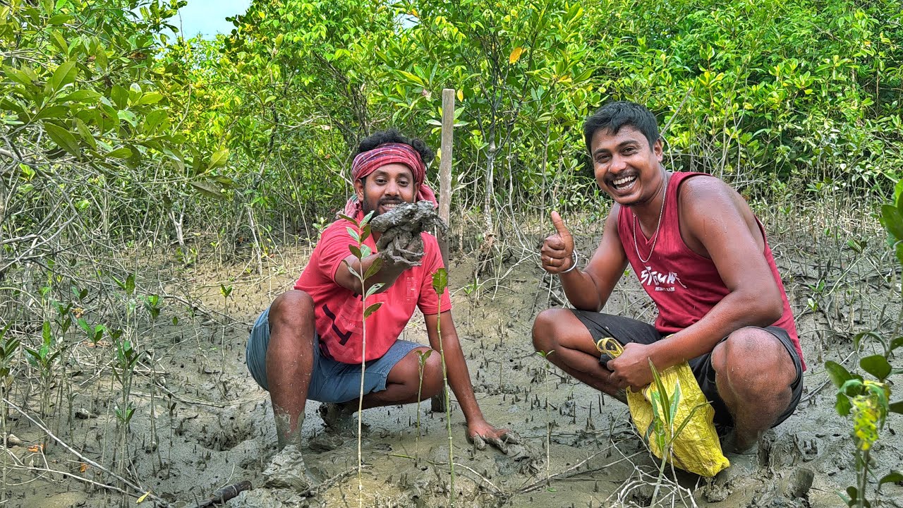 অনেকদিন পর গর্ত খুঁচে কাকড়া ধরলাম,সাতে নৌকায় বড়শির সেট রেডি করলাম!!!