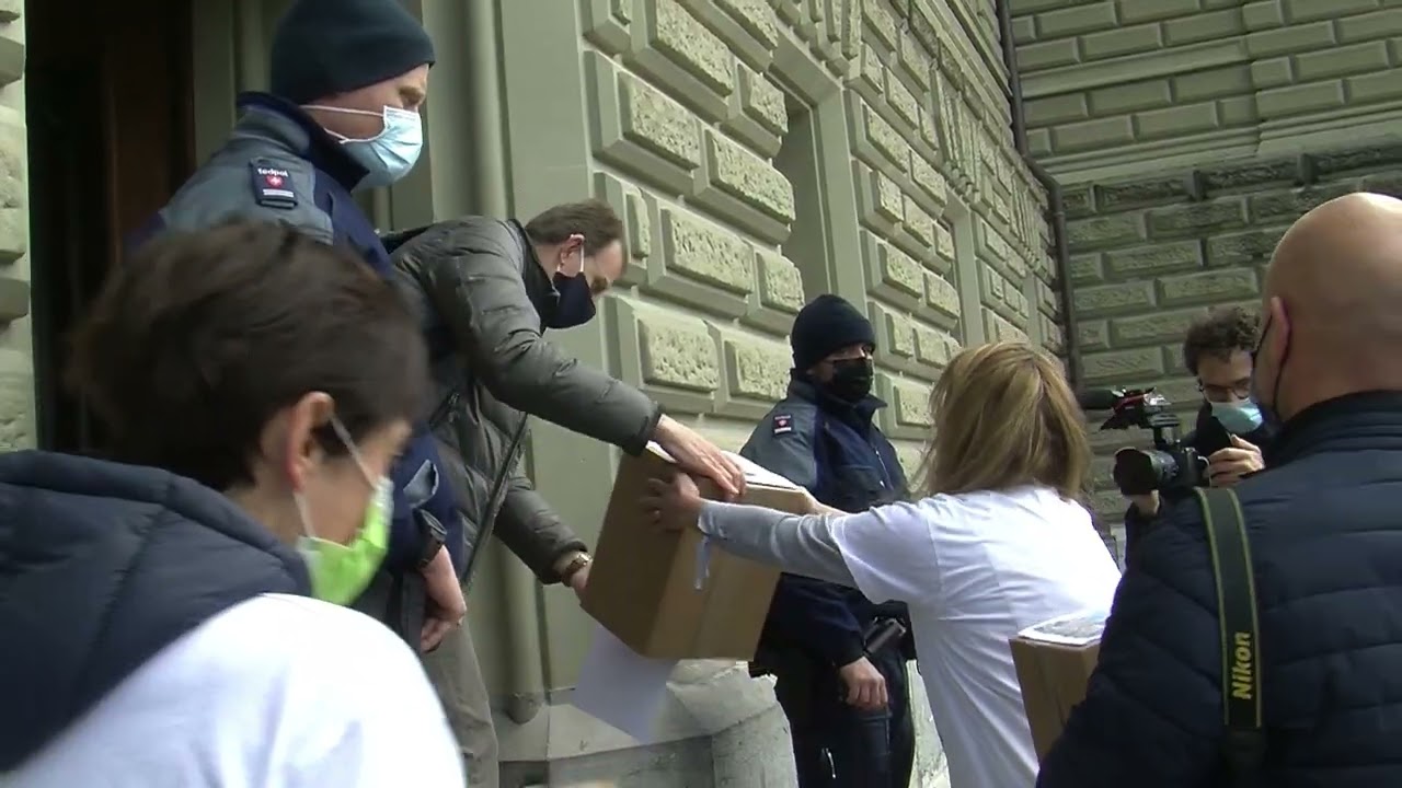 Consegna a Berna della petizione 