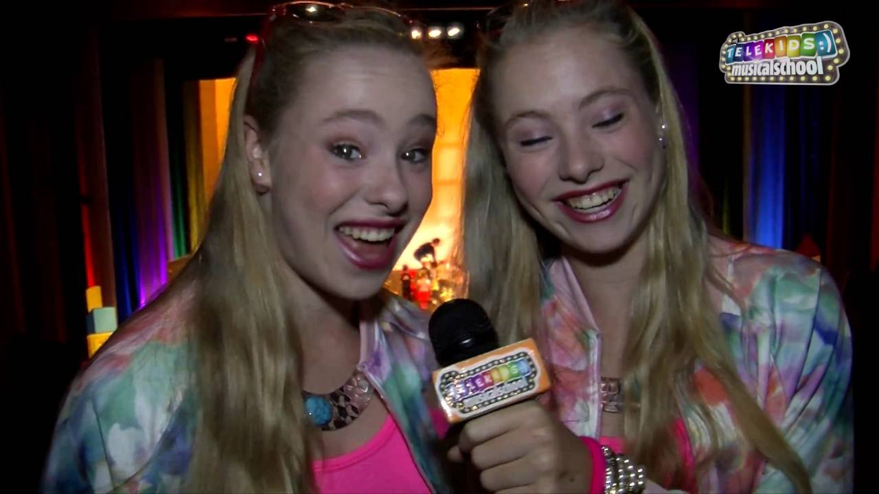 Kijkje achter de schermen met Mylene & Rosanne bij Zomervoorstelling in 2016 (groep 1t/m 2) Opa Brom