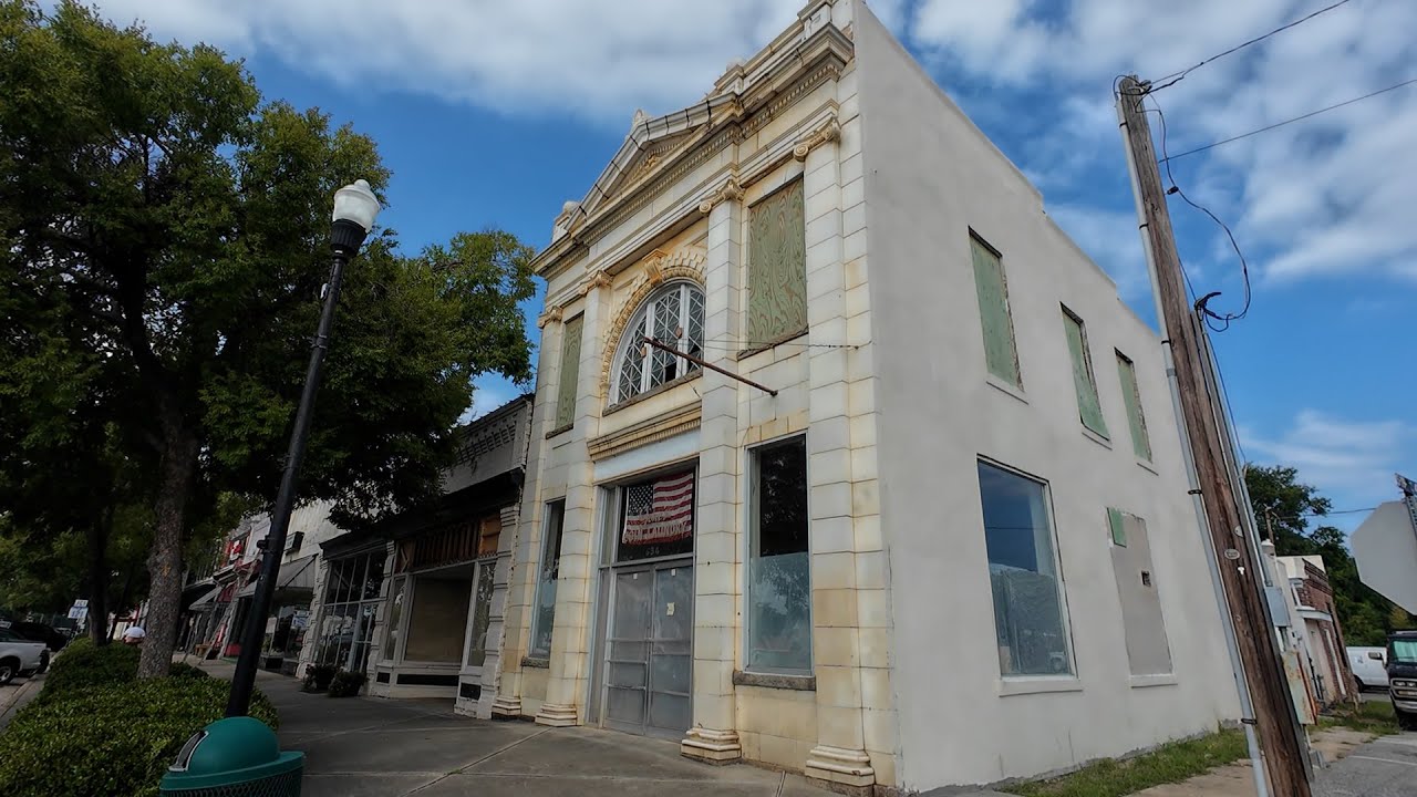 Friends & Neighbors of the Abandoned Bank
