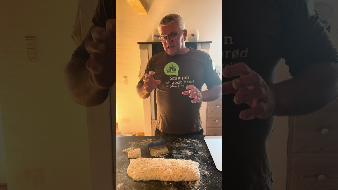 Så bager og hakker vi dejen
