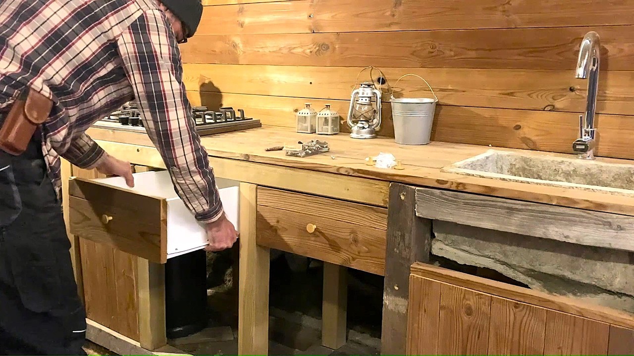 Ep. 132 – Ristrutturo la mia baita – Frontale cucina – Monto cassetti –  Ceno e pernotto – Natura