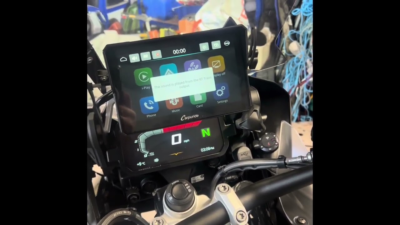 Carpuride W702 install with BMW bracket