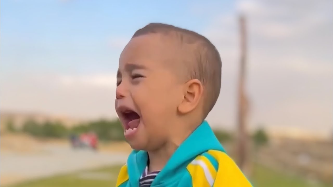 الطفل الحزين 😢