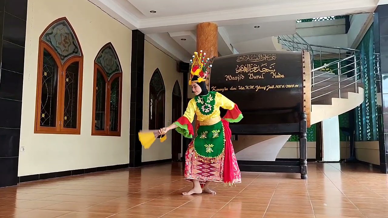 TARI KEMBANG KIPAS