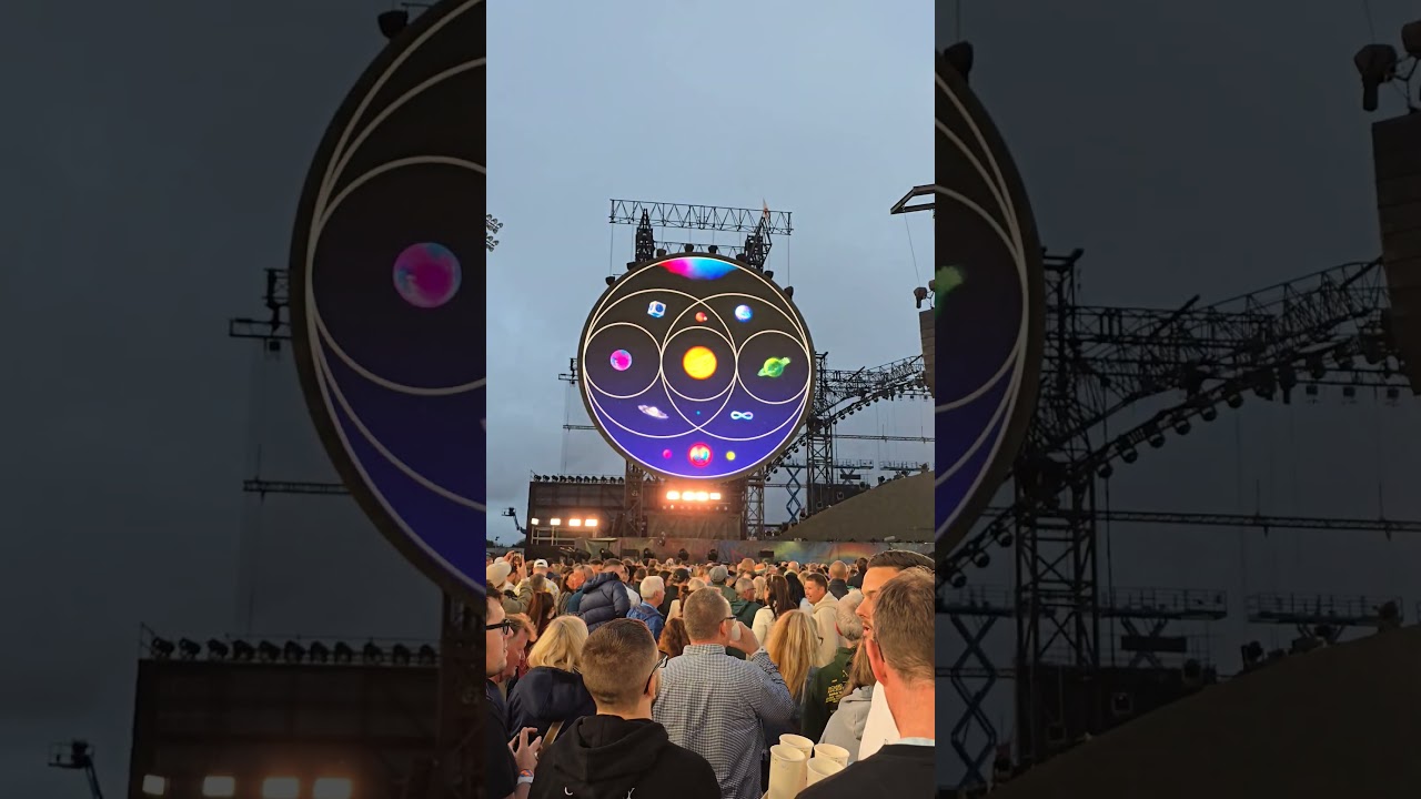 coldplay hull music of the spheres  yellow chris Martin live 