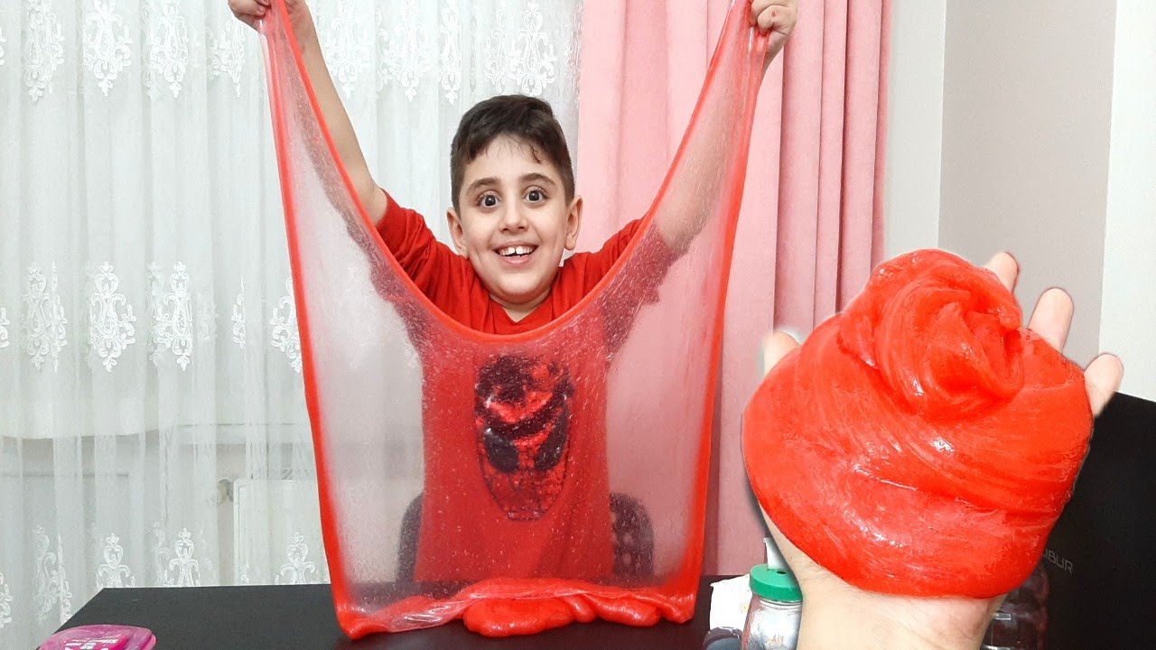 Efe Kırmızı slime yapmak istedi. جعل EFE الوحل الأحمر