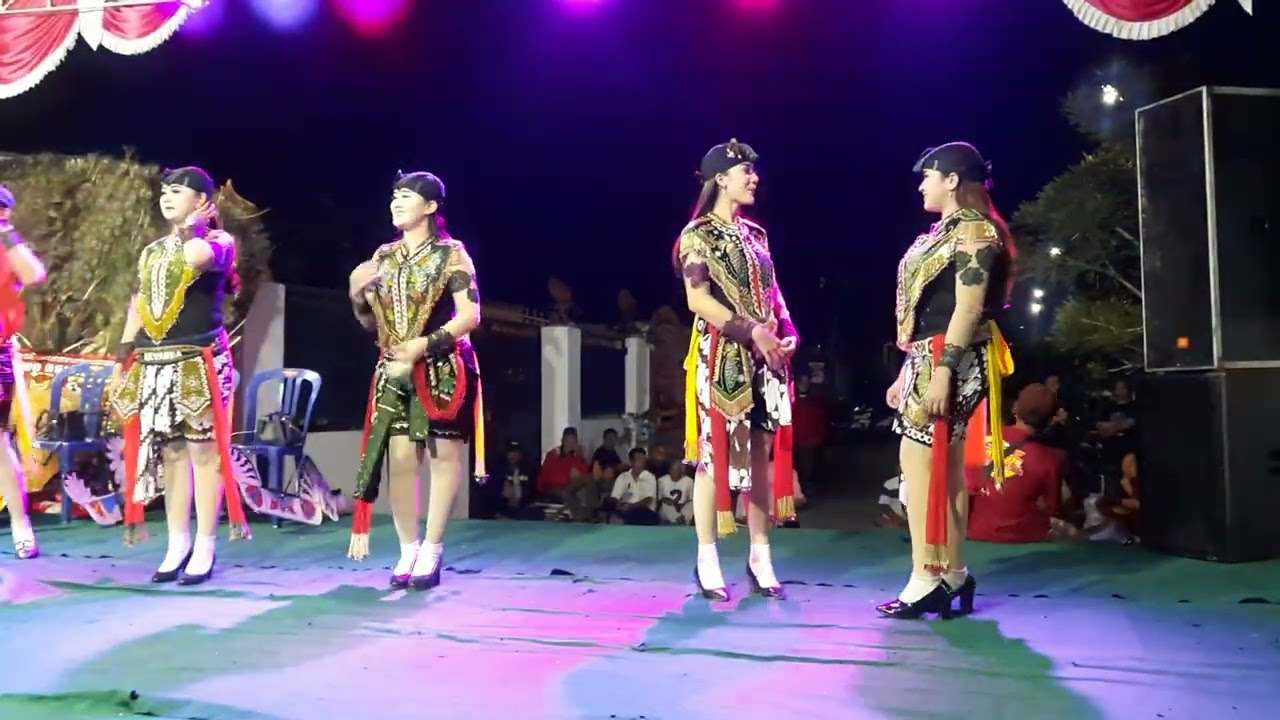 Srampat tari jathilan gayeng joget enak banget..
