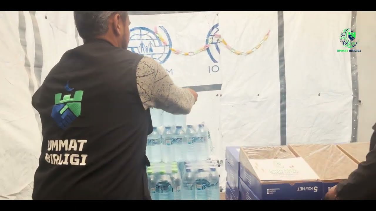 O'zbek birodarlar  nomidan  G'azo ahliga | Suv va hurmo tarqatilindi.