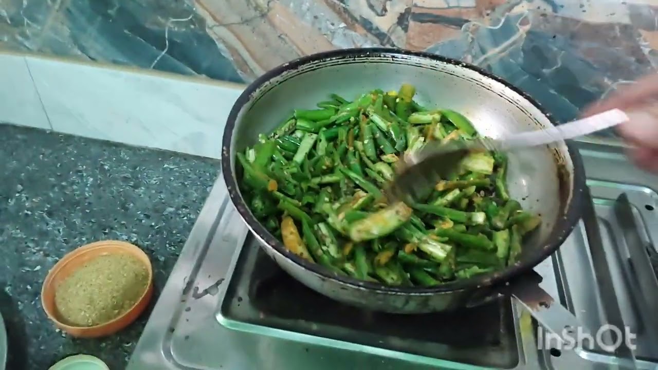 Instant Or chatpata  swwad wala mirchi ka achar😛banate hi khana  suru😀