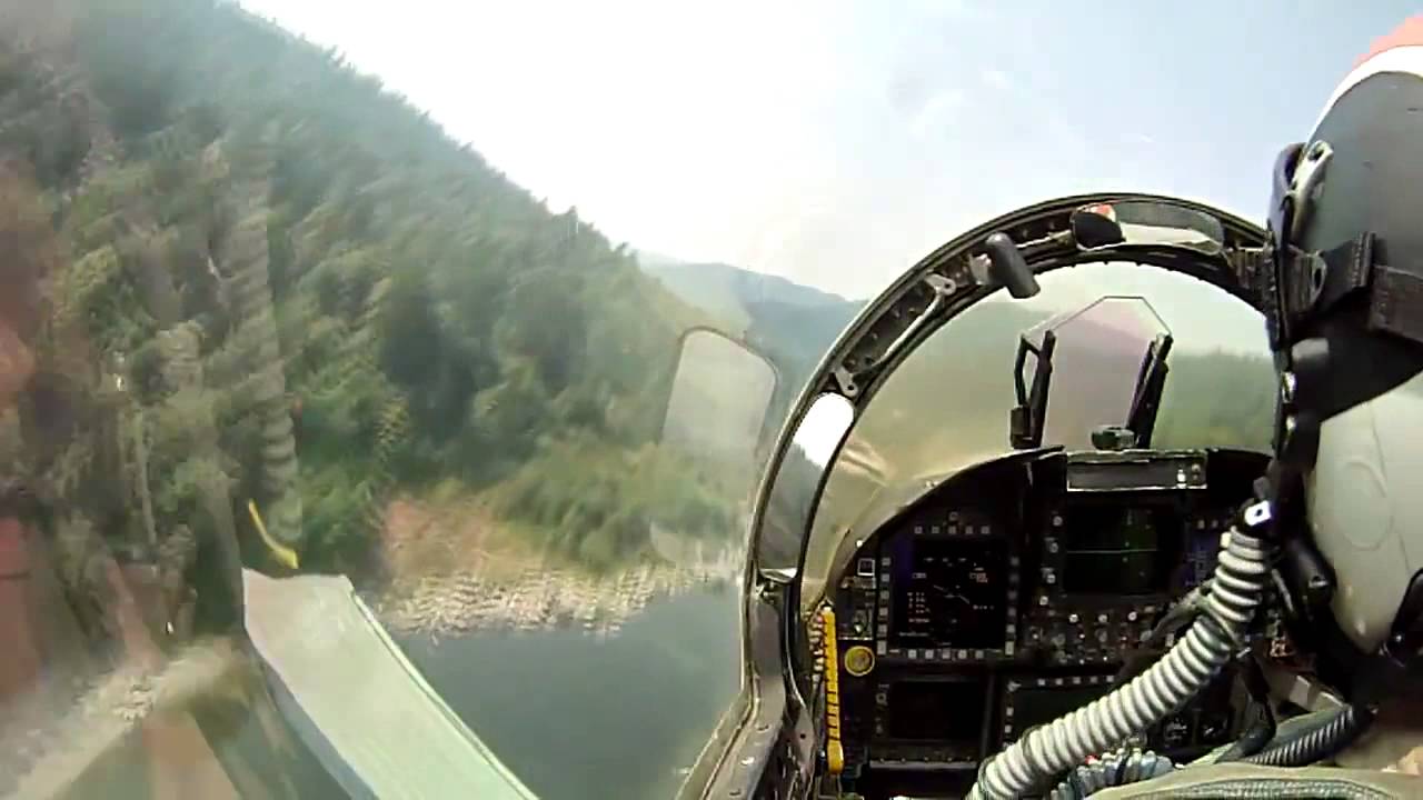 Amazing Extreme Low Flying F/A-18 Hornet