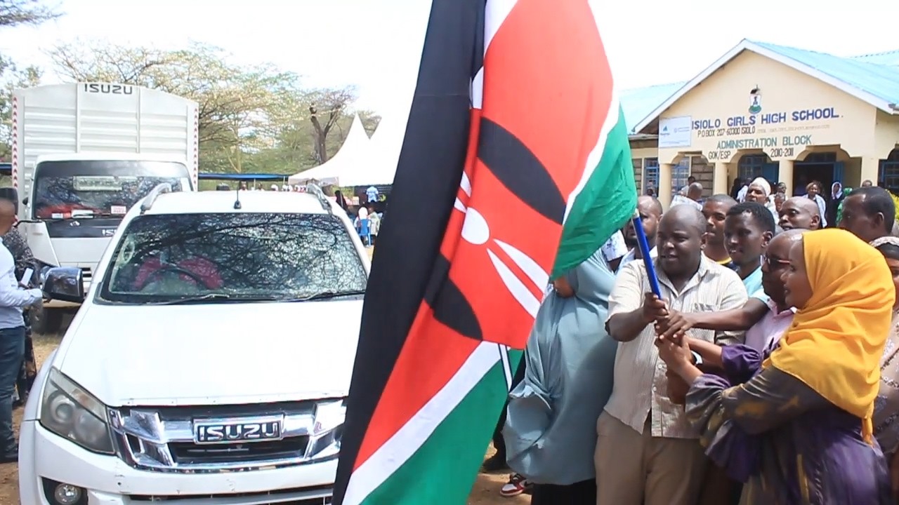 WANAFUNZI WA KIKE ISIOLO WANUFAIKA NA TAULO ZA AFYA KUTOKA KWA MUMINA BONAYA