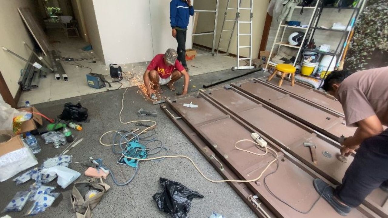 Bongkar Total Pintu Garasi Rusak | Proses Service Profesional