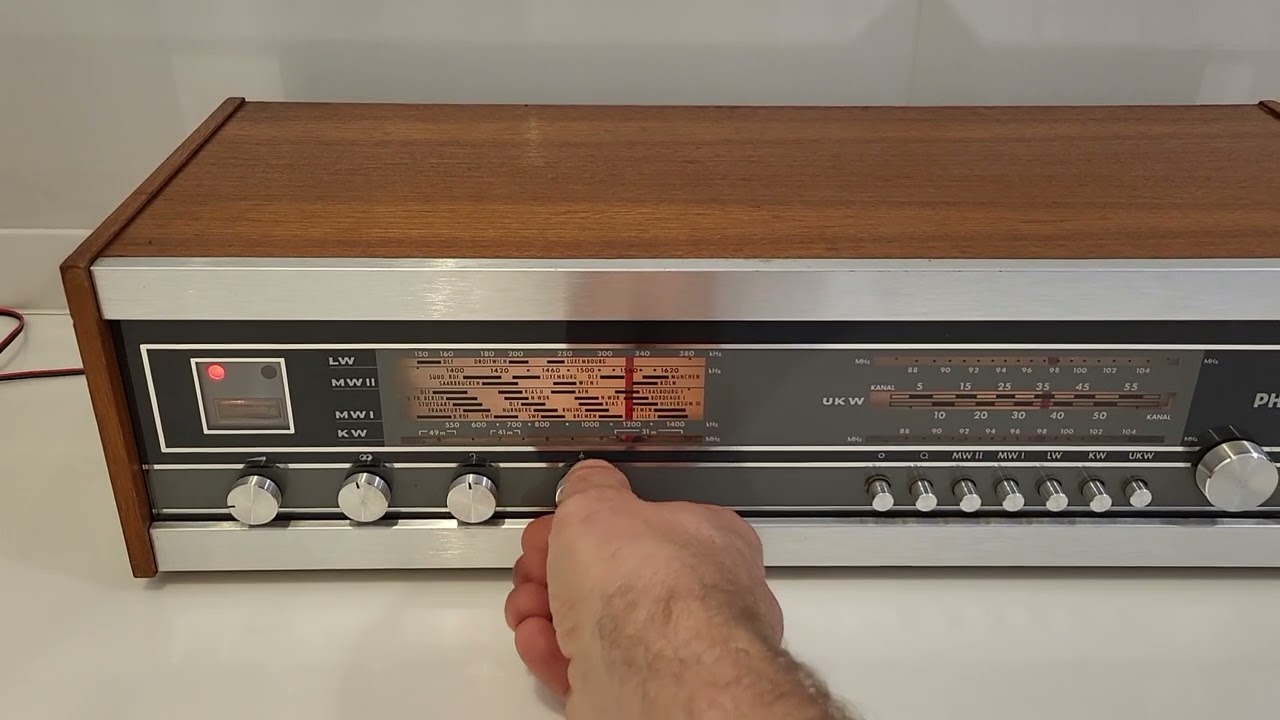 Philips 22RF radio