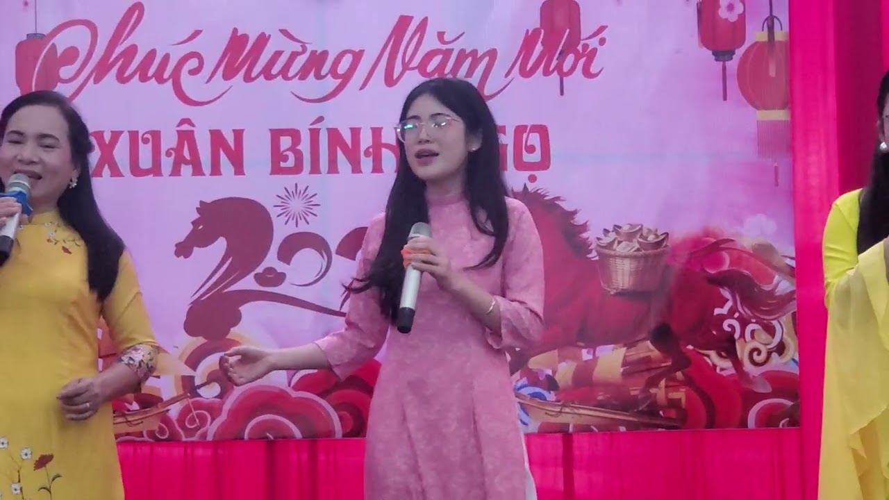 3 MẸ CON CÙNG HÁT  : MÙA XUÂN ĐẦU TIÊN 