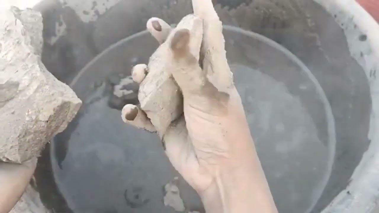 Black Mud Dry 💦 Crumbling by @masoomclaycrunch #asmr #clay #crunchycrumbles #oddlysatisfying 