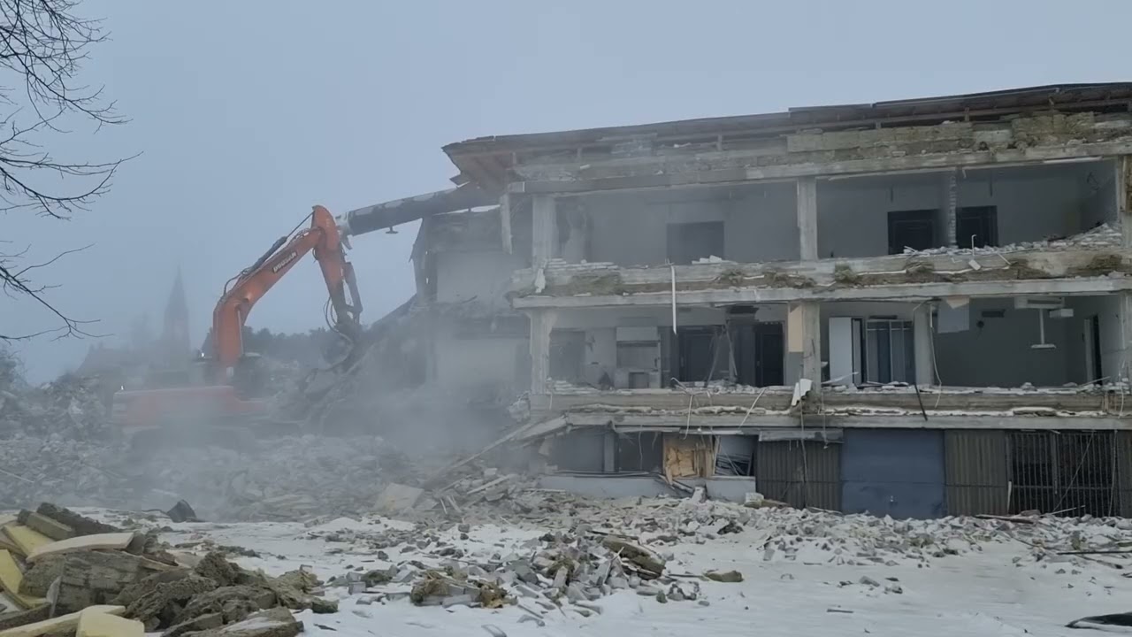 Kaivurin puuhia  7