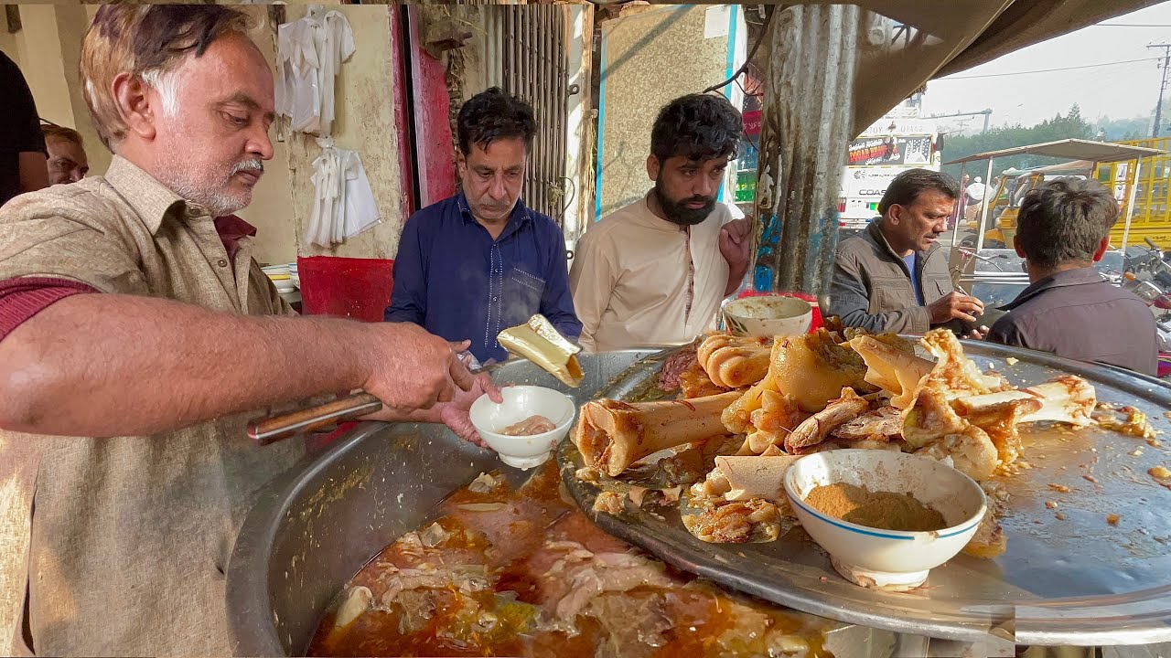 Shakeel Bong Paya Nashta - Garhi Shahu Lahore | Best Bong Paya | Tasty Paya | Asian Food Street
