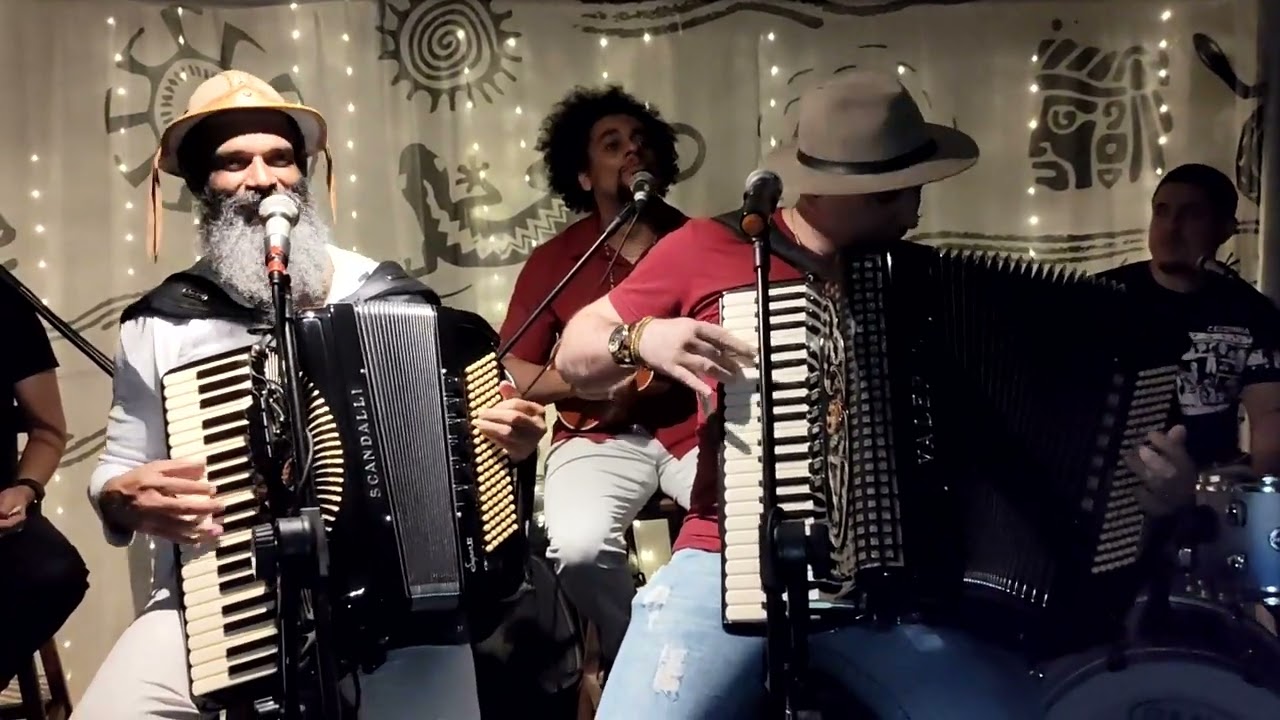 Tico Tico no fubá - Deivinho Sanfoneiro participando do show de Cezzinha!