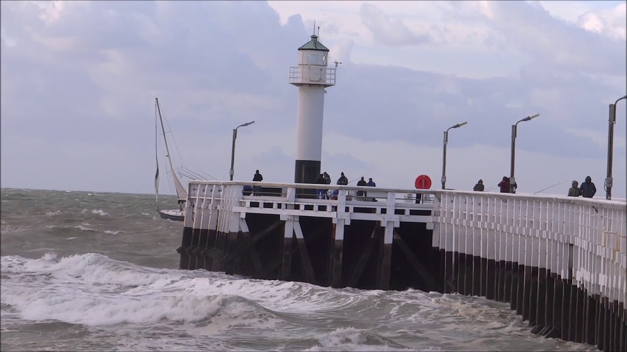 Het spel van water en wind vanop het staketsel te Nieuwpoort - 10 november 2017
