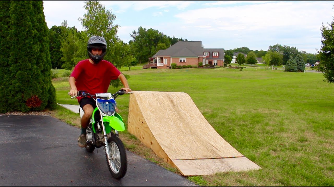 PIT BIKE VS BACKYARD RAMP