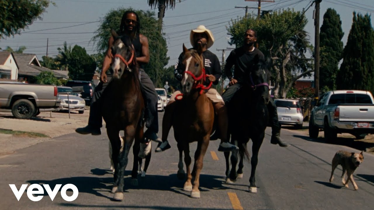 Becky G - BANDIDO (Lyric Video)