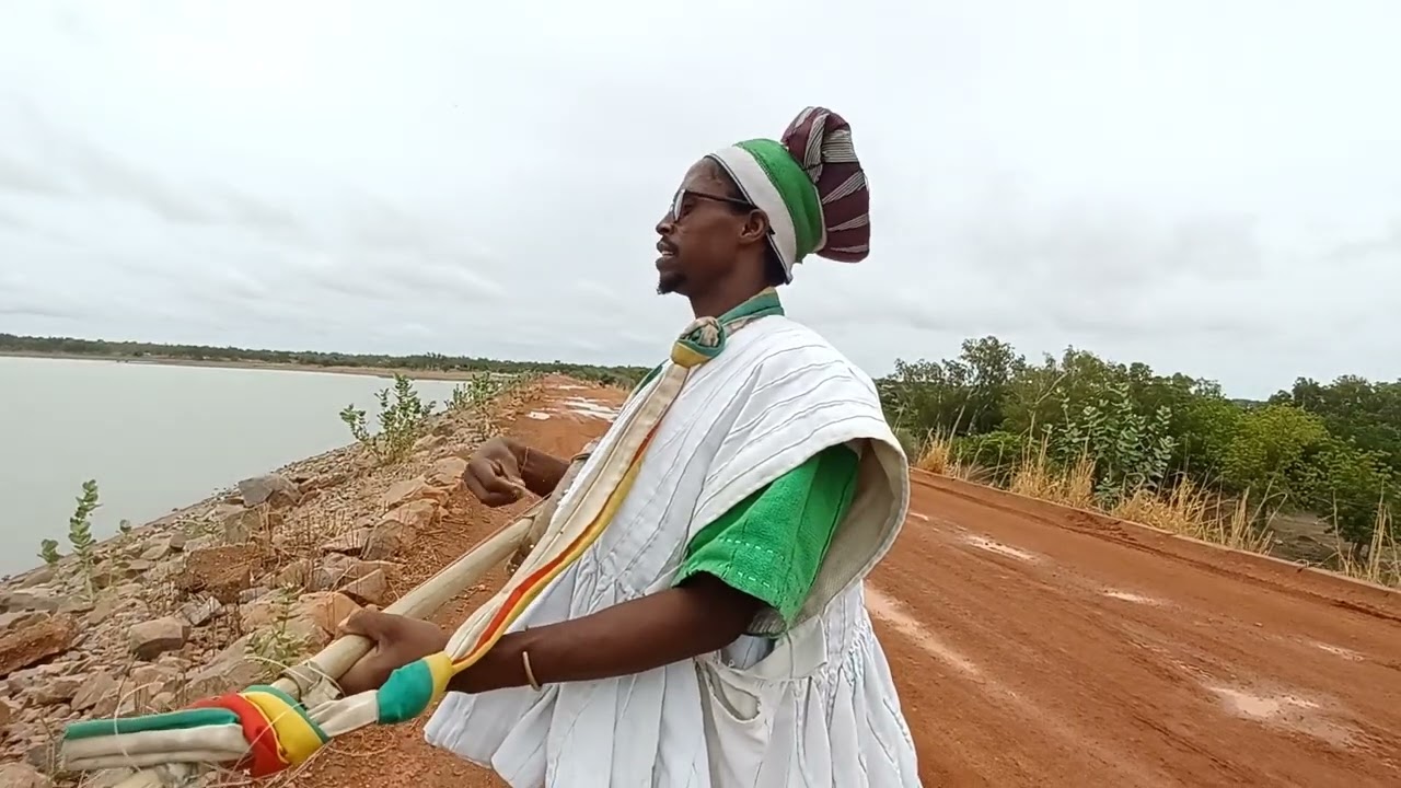 Aveamahere plays kologo at Vea dam.