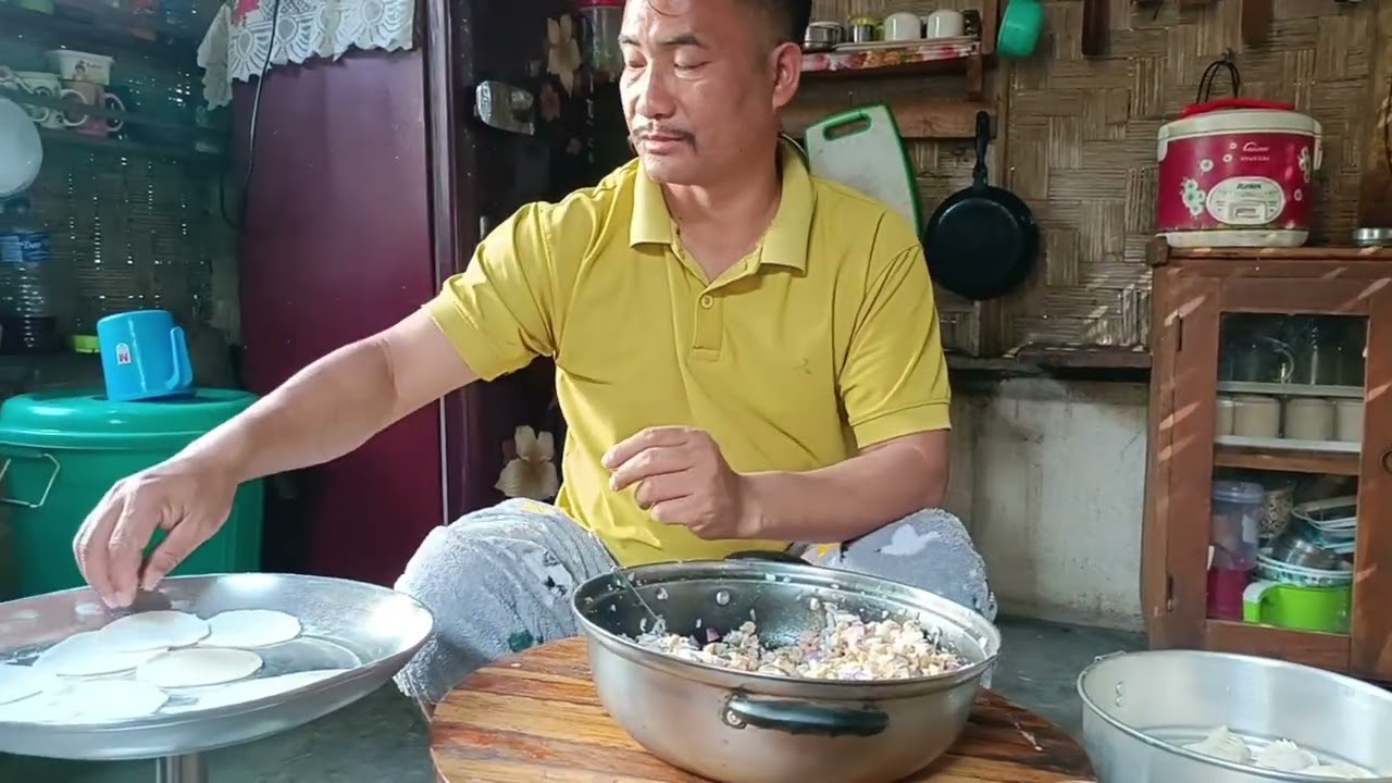 A little short video fun time making momo with my family 😜 enjoy the video 