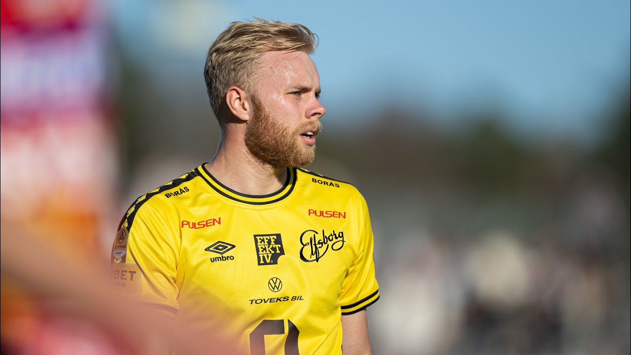Tvåmålsskytten Sveinn Gudjohnsen efter segern mot Degerfors