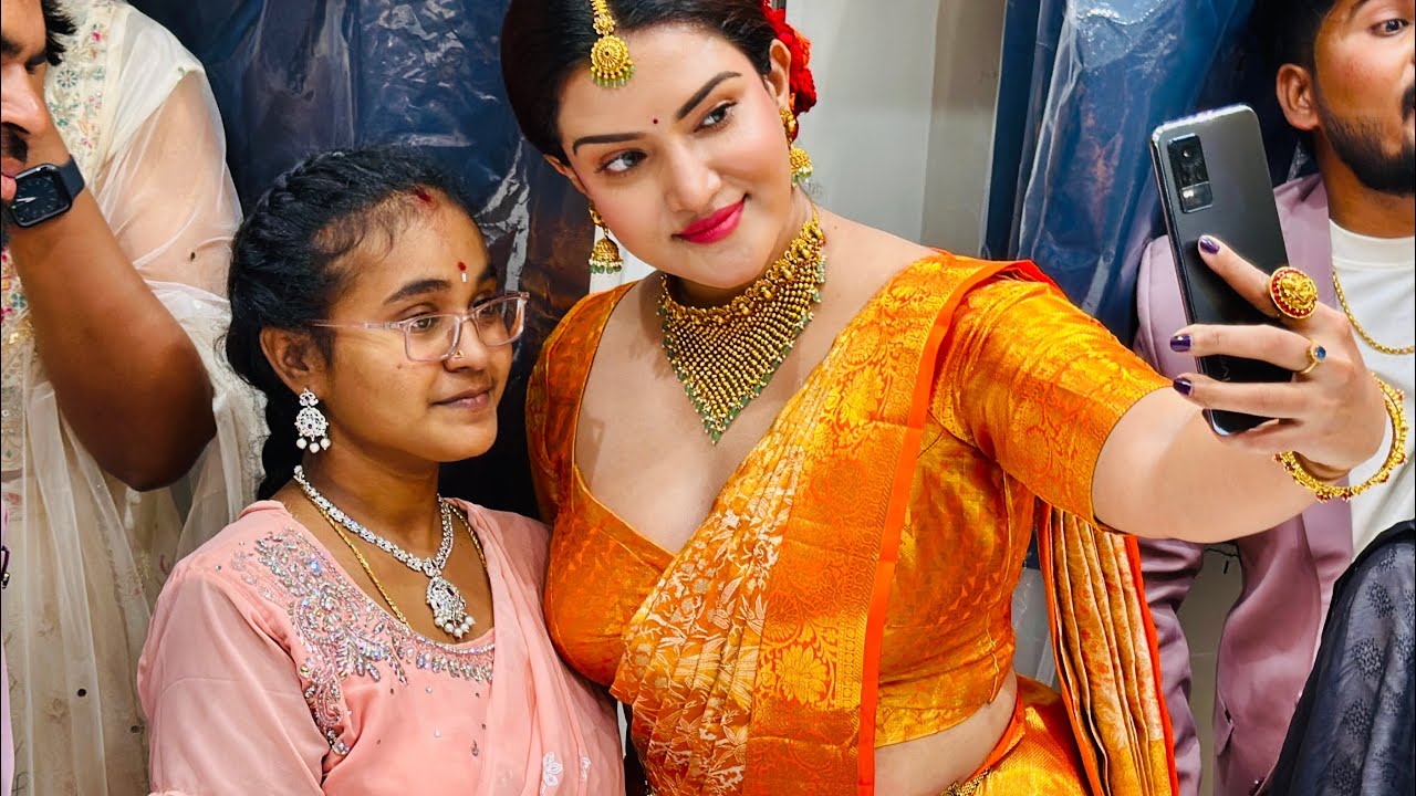 Honey Rose inauguration Swarna Giri Kancheepuram Silks #hyderabad #honey rose latest inauguration