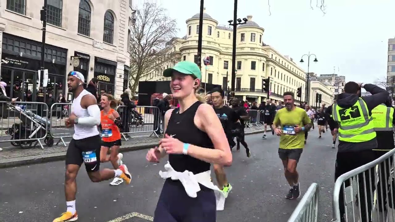 THE 10KM RUN CONTEST SUPPORTED BY THOUSANDS OF PEOPLE IN LONDON_4K_HIGH_FR60