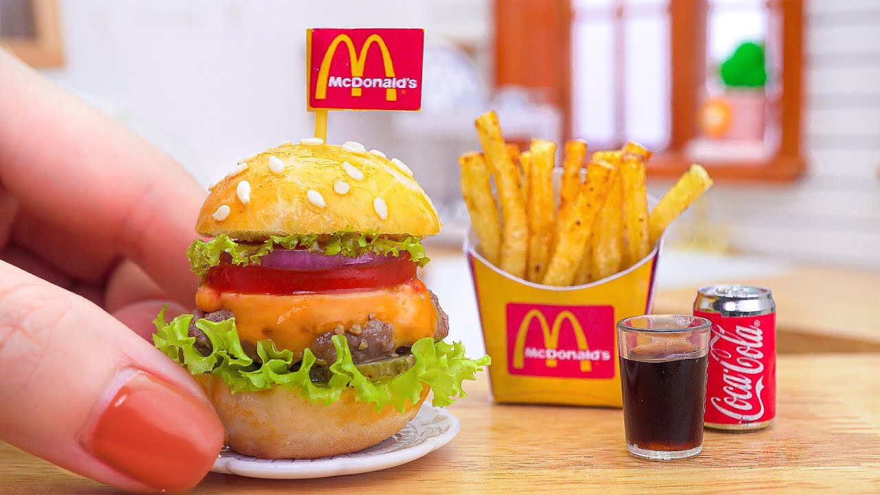 Сделай сам 🍔 Как приготовить бургер из Макдональдса на миниатюрной кухне с мини-вкуснятиной! АСМР