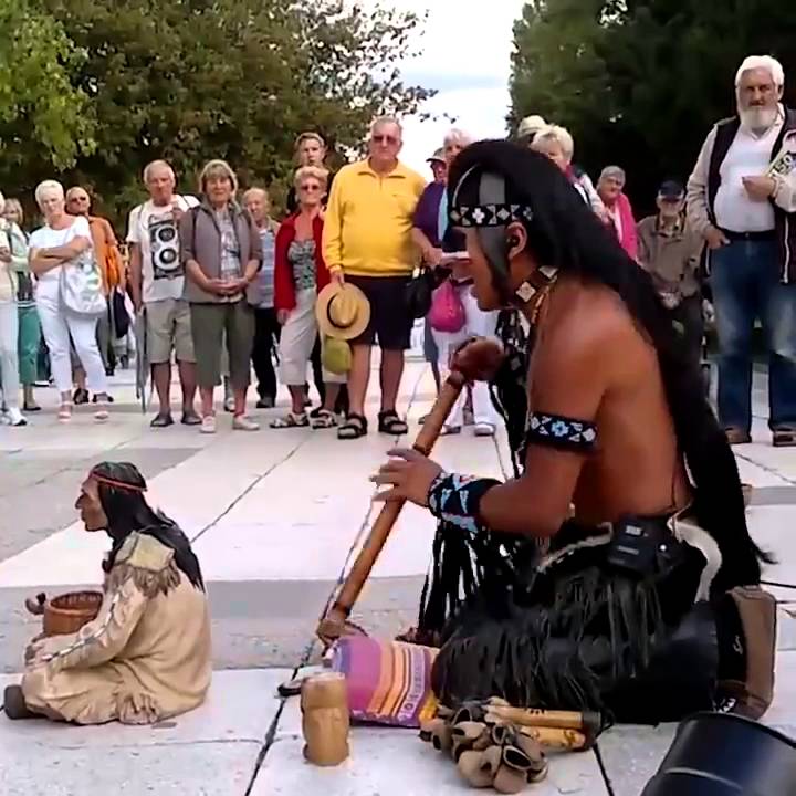 Znělka Indiansky z Filmu Poslední Mohykán