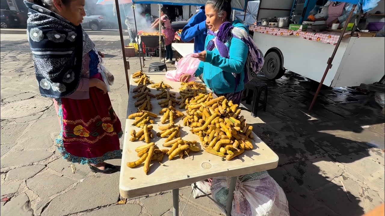 ‼️TIANGUIS DE CAPACUARO‼️Tortas de carnitas de $35 pesos.