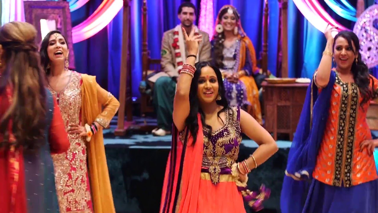 Amazing Mehndi Dance - Bollywood Remix